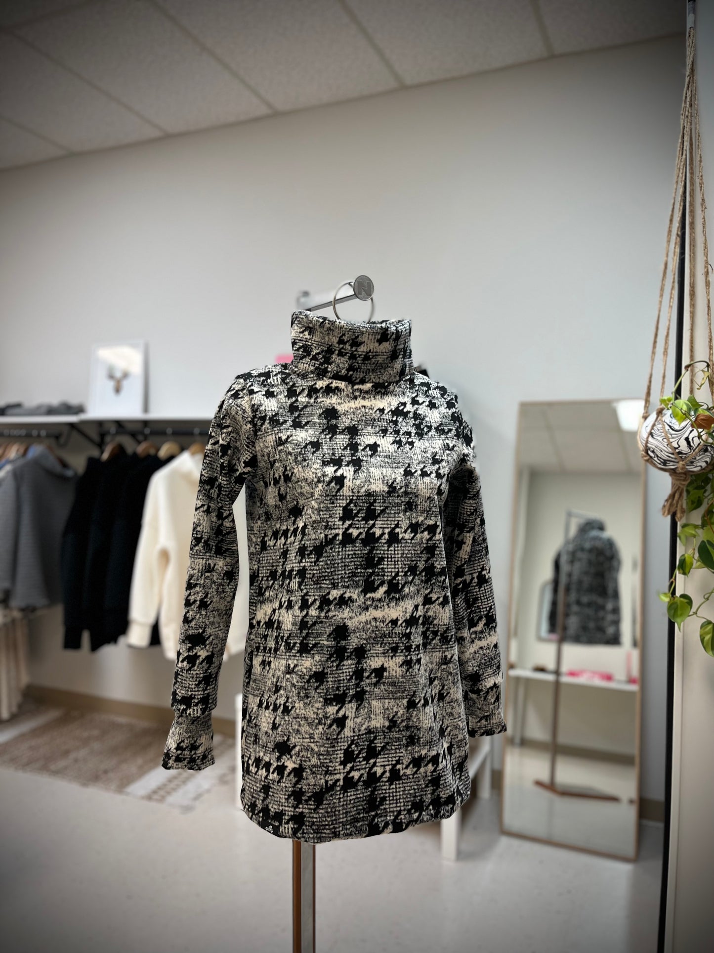 Houndstooth Pullover
