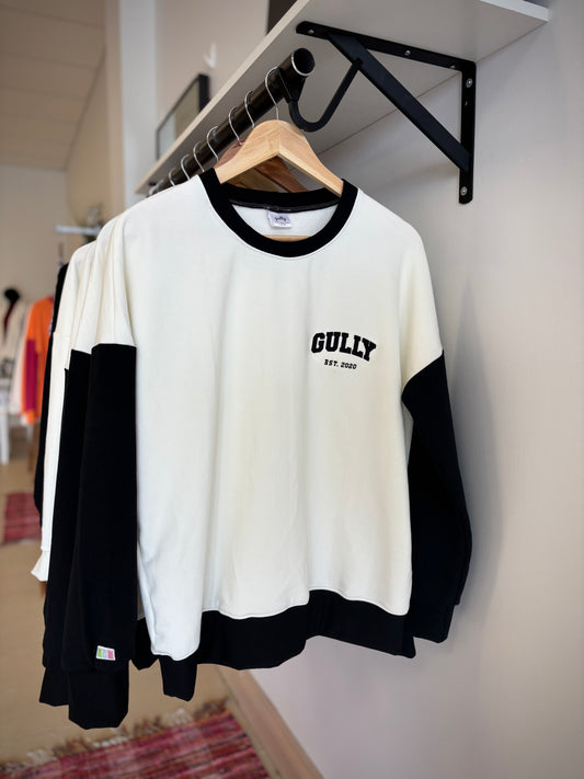 Black & White Gully Varsity