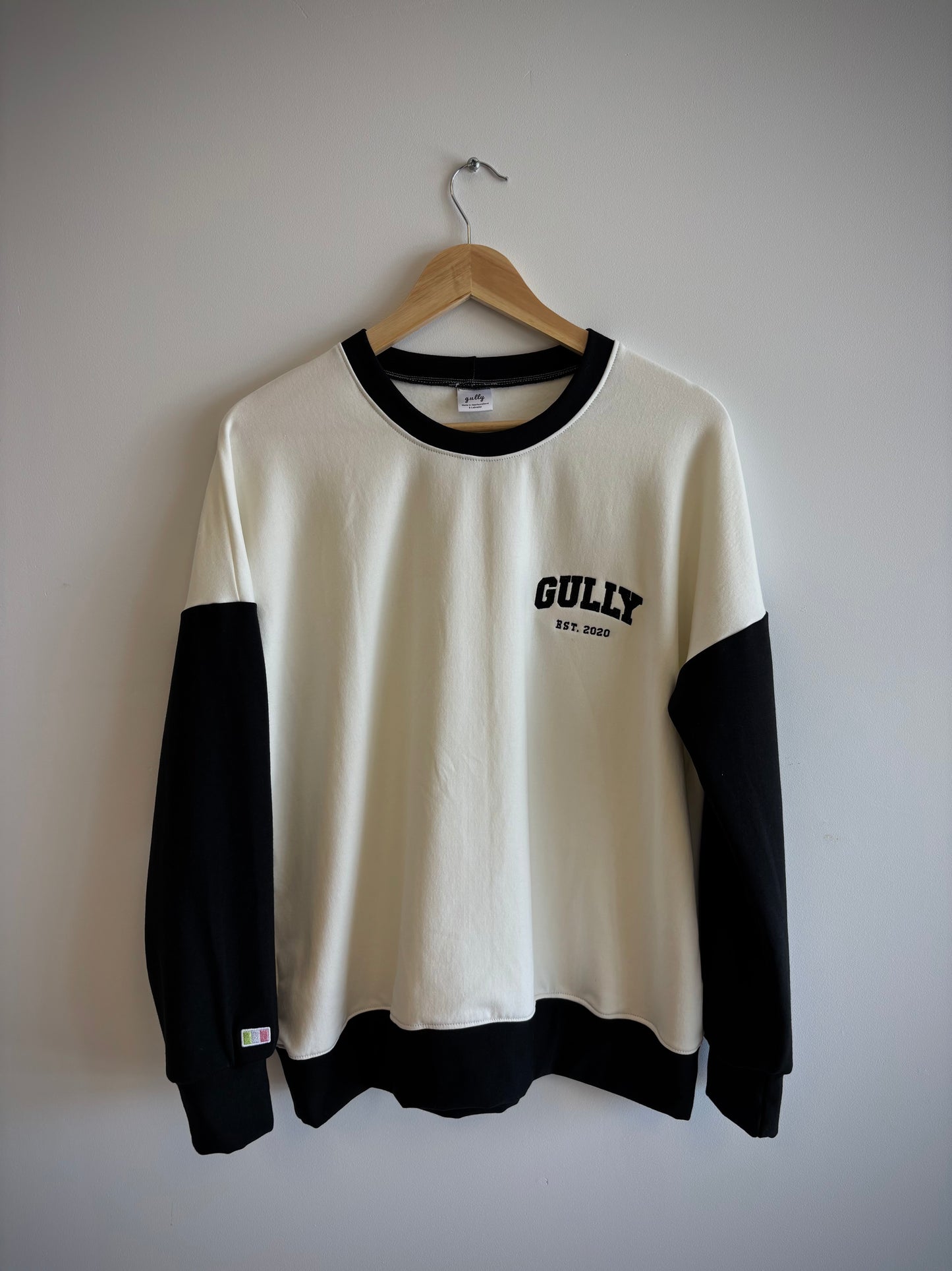 Black & White Gully Varsity