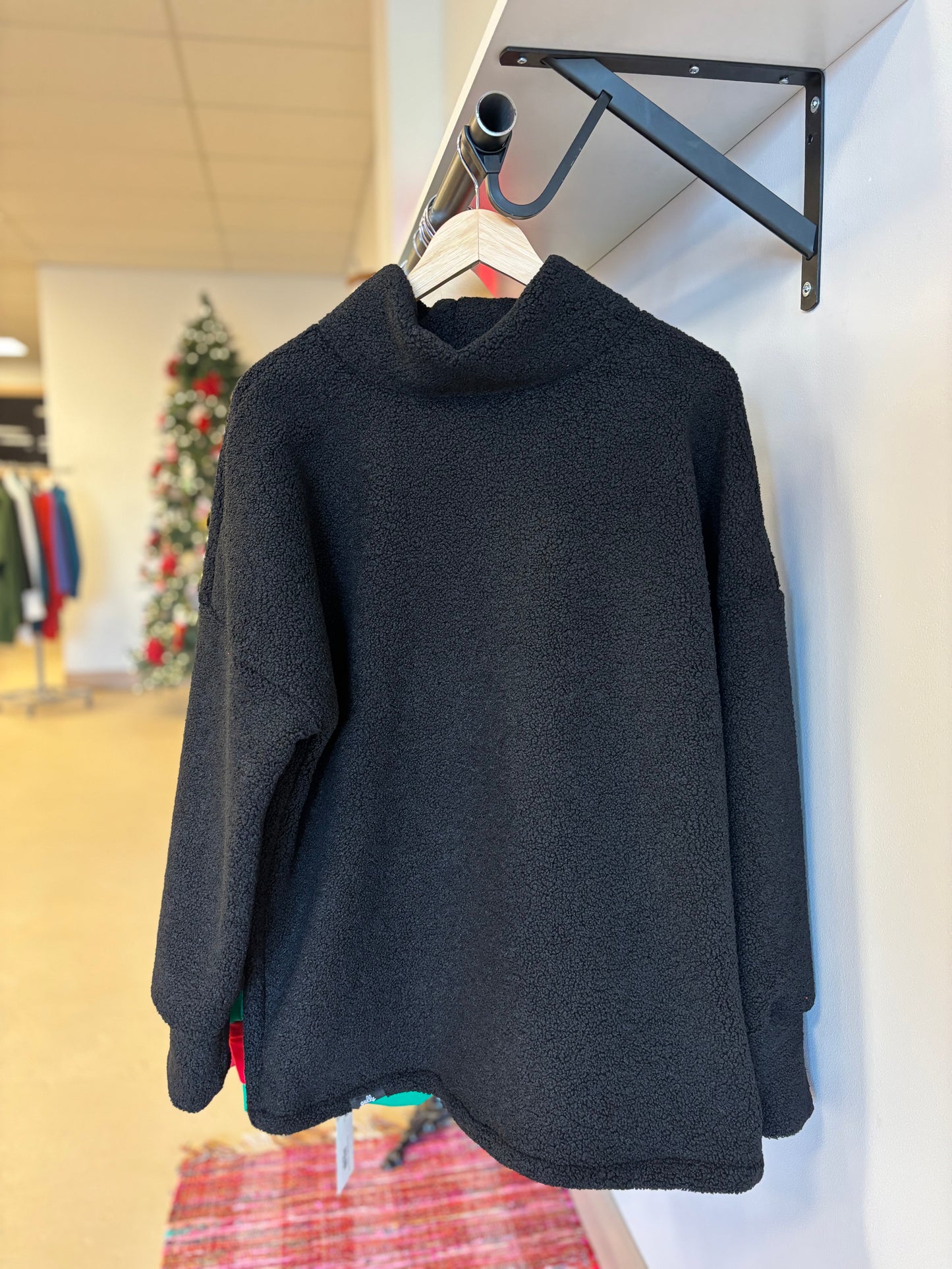 Teddy Fleece Pullover | Black
