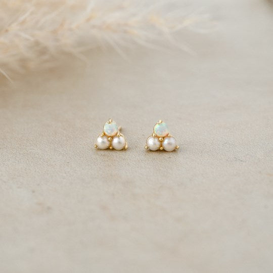Elegance Studs - White Pearl/Opal
