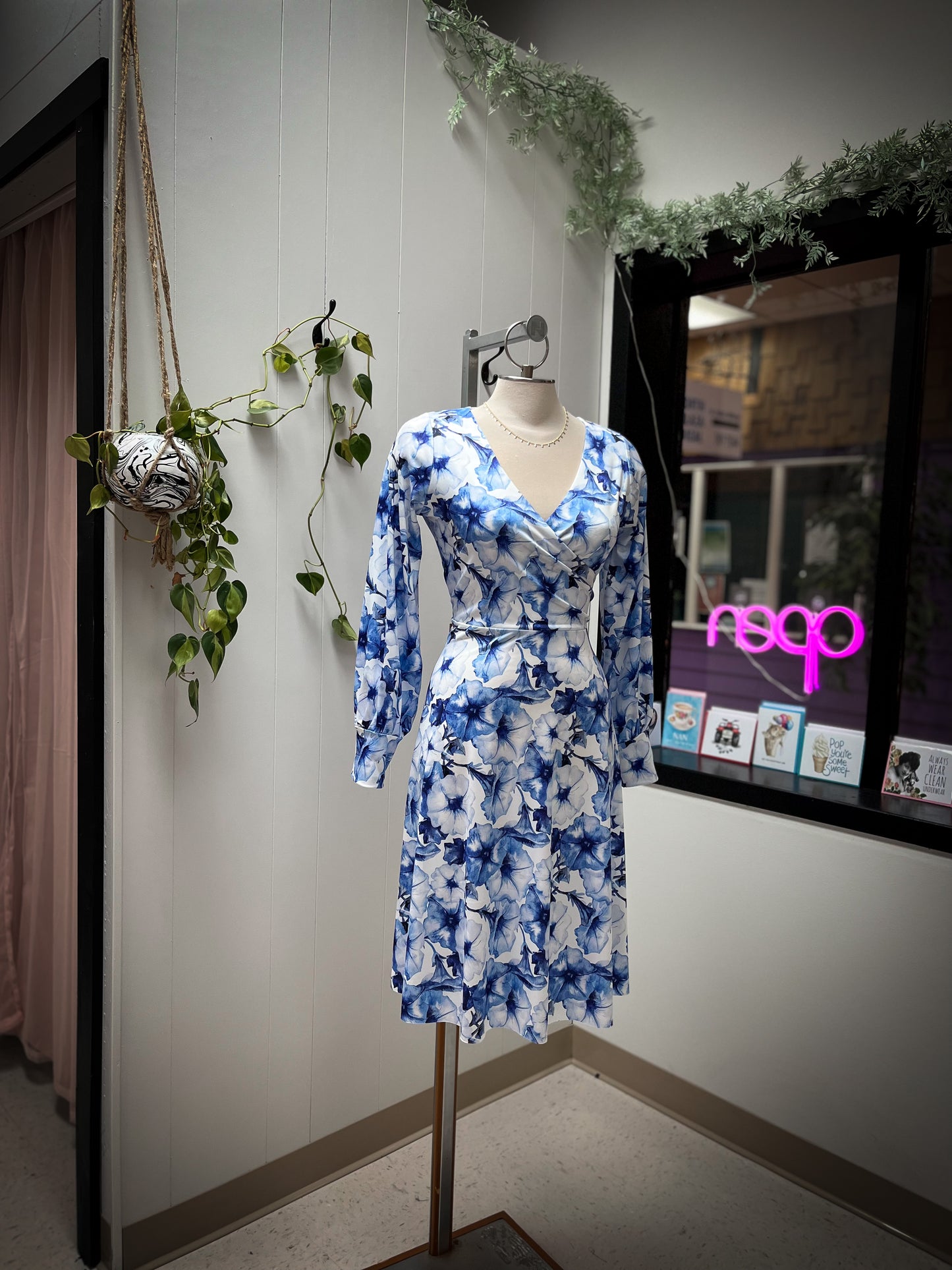 The Bria Dress - White/Blue Floral