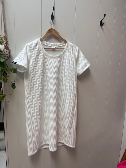 T Shirt Dress | White Zig Zag