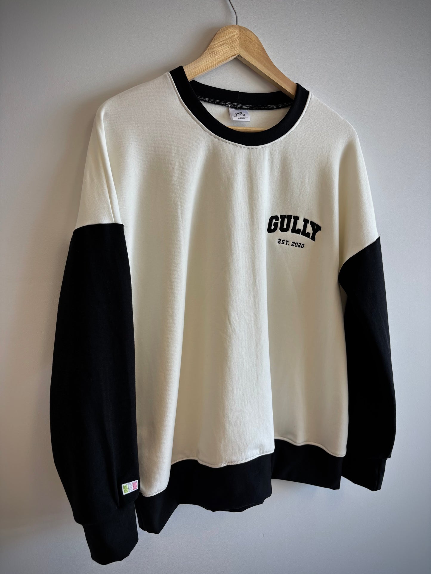 Black & White Gully Varsity