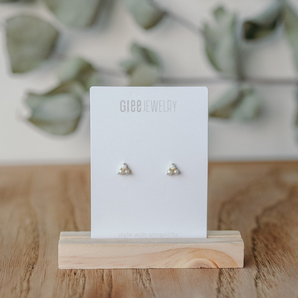 Elegance Studs - White Pearl/Opal