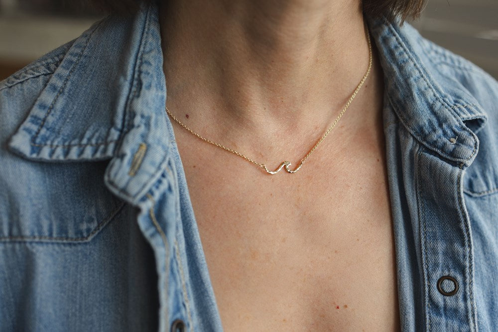 Tiny Wave Necklace | Gold